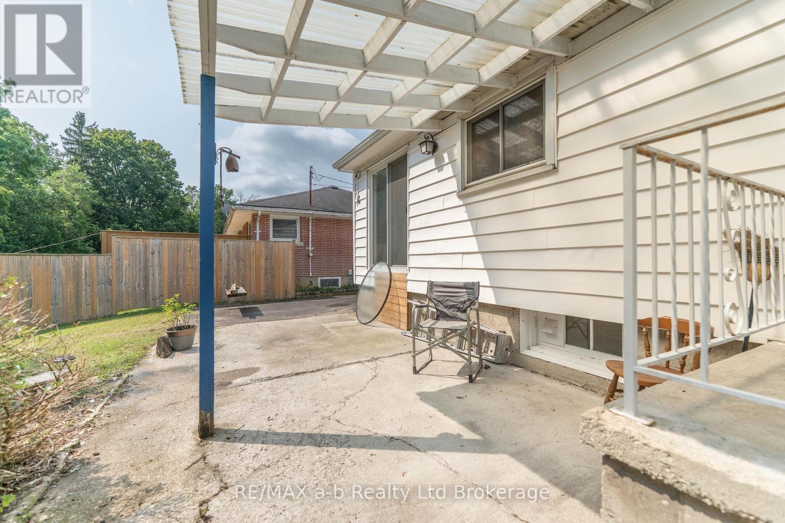 13 PARKSIDE DRIVE - 19