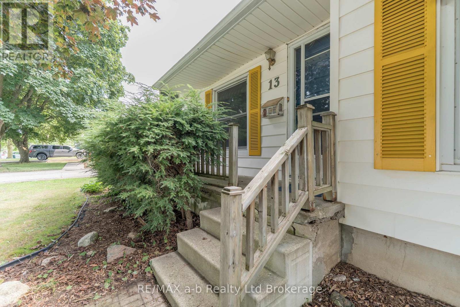 13 PARKSIDE DRIVE - 2