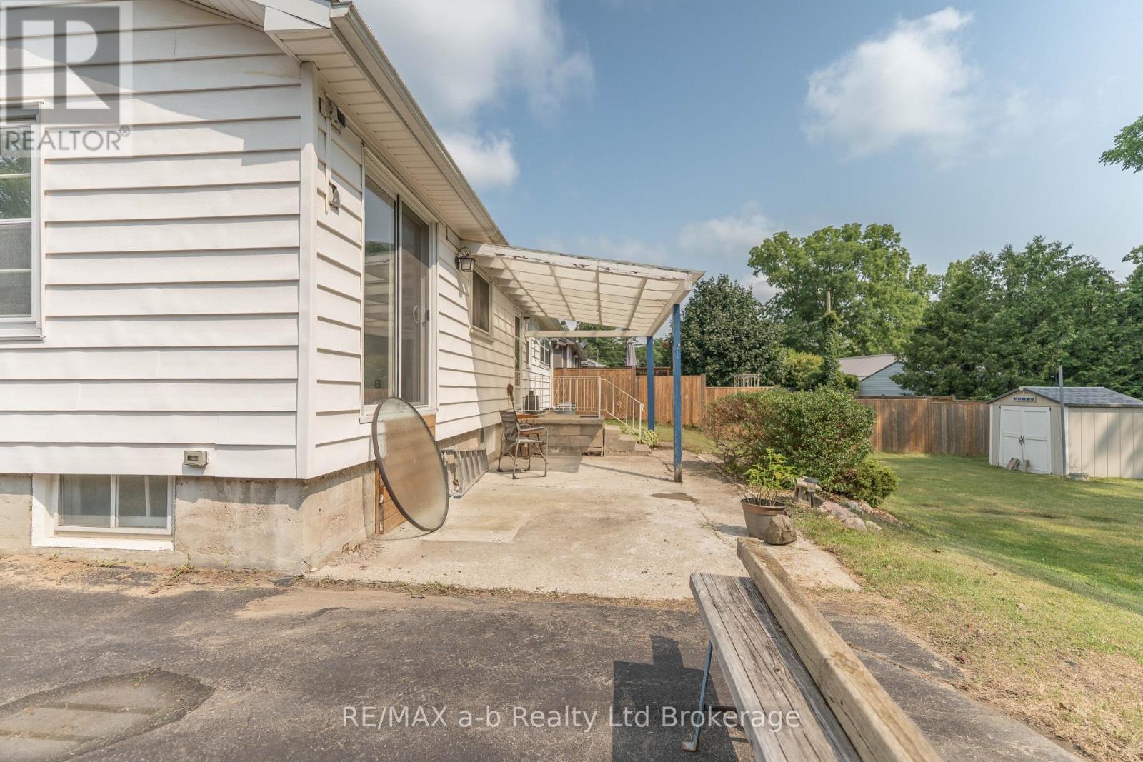 13 PARKSIDE DRIVE - 21