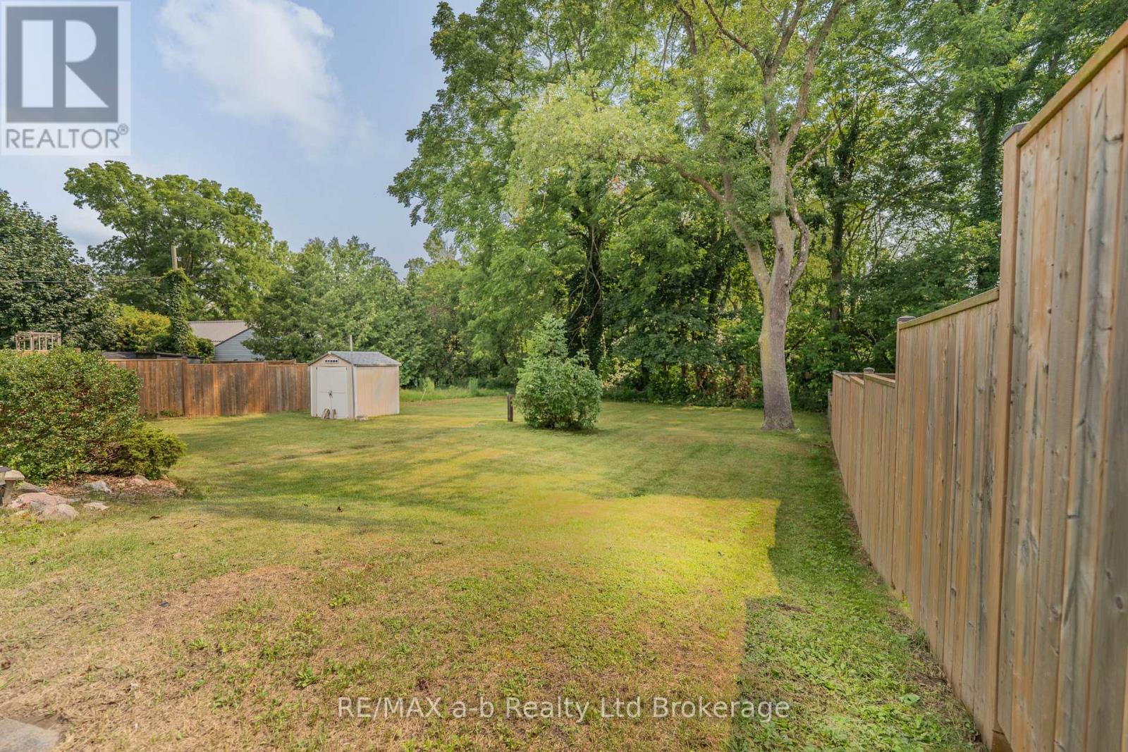 13 PARKSIDE DRIVE - 22