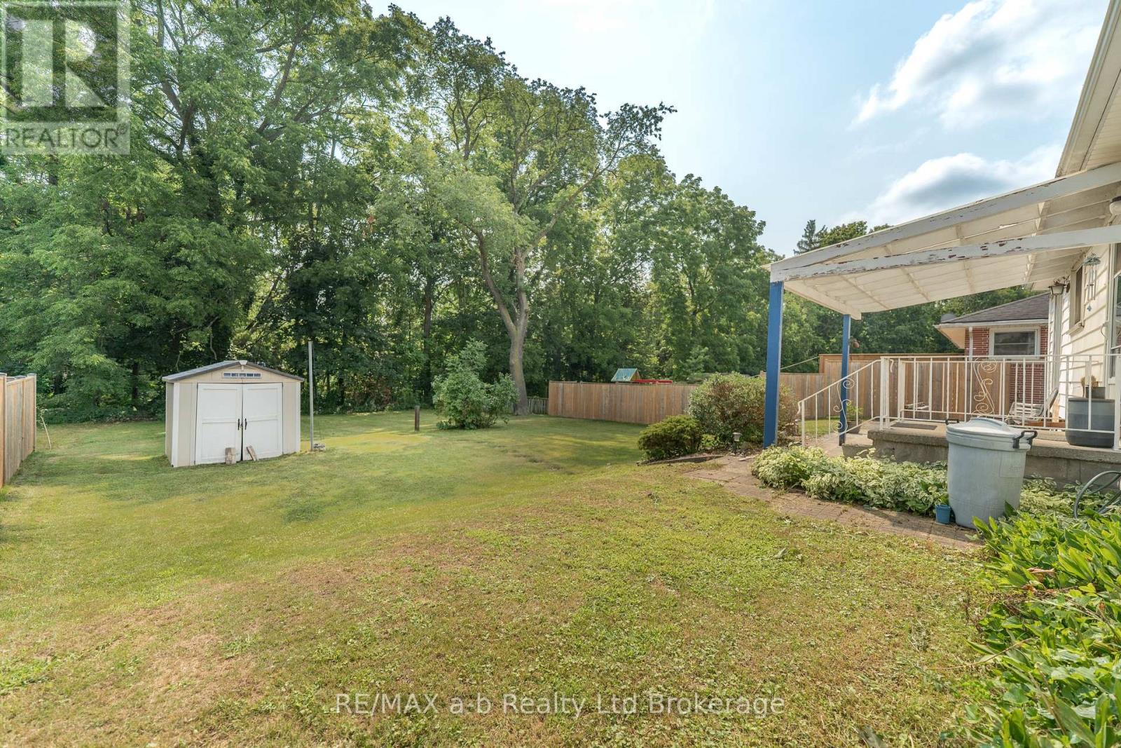 13 PARKSIDE DRIVE - 23