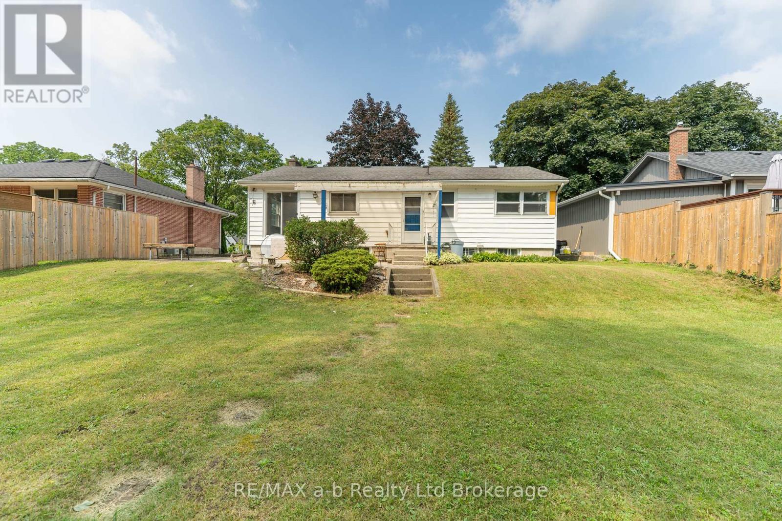 13 PARKSIDE DRIVE - 24