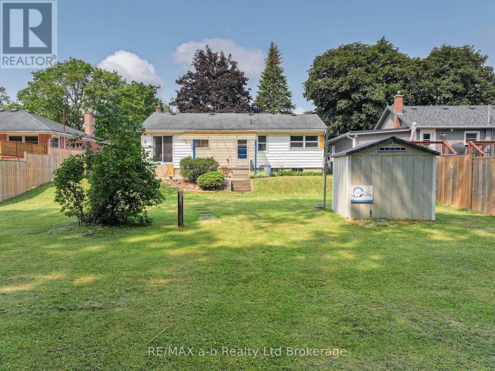 13 PARKSIDE DRIVE - 26