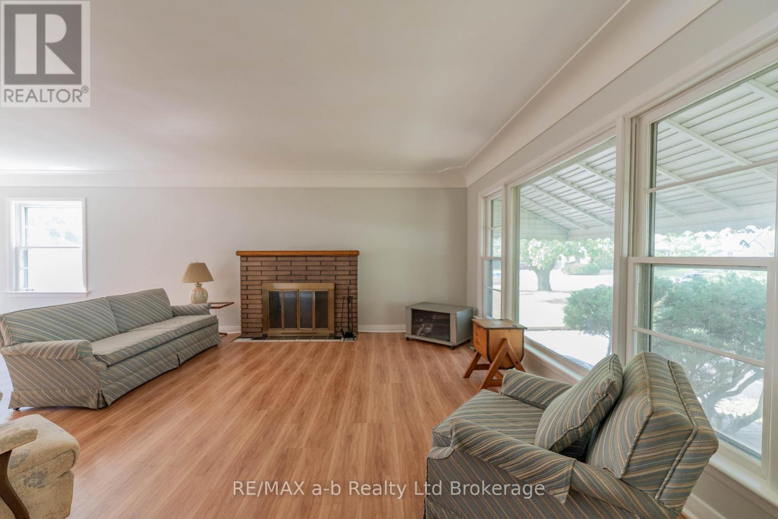 13 PARKSIDE DRIVE - 5