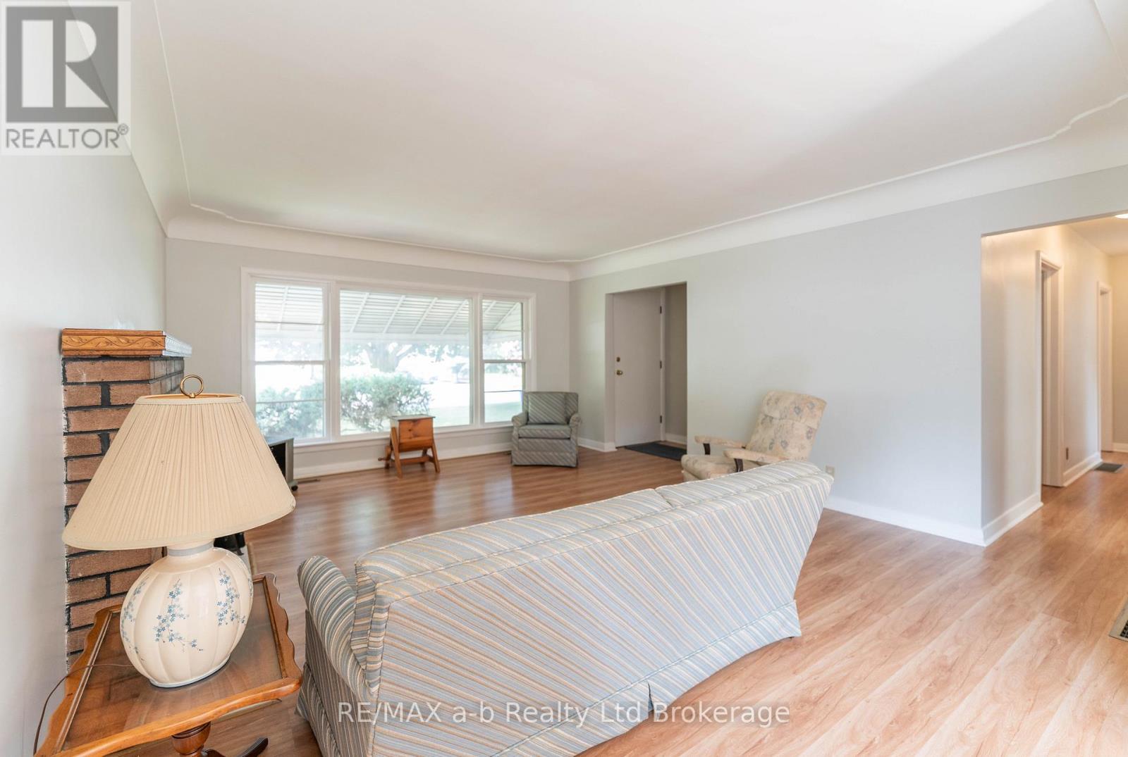 13 PARKSIDE DRIVE - 6