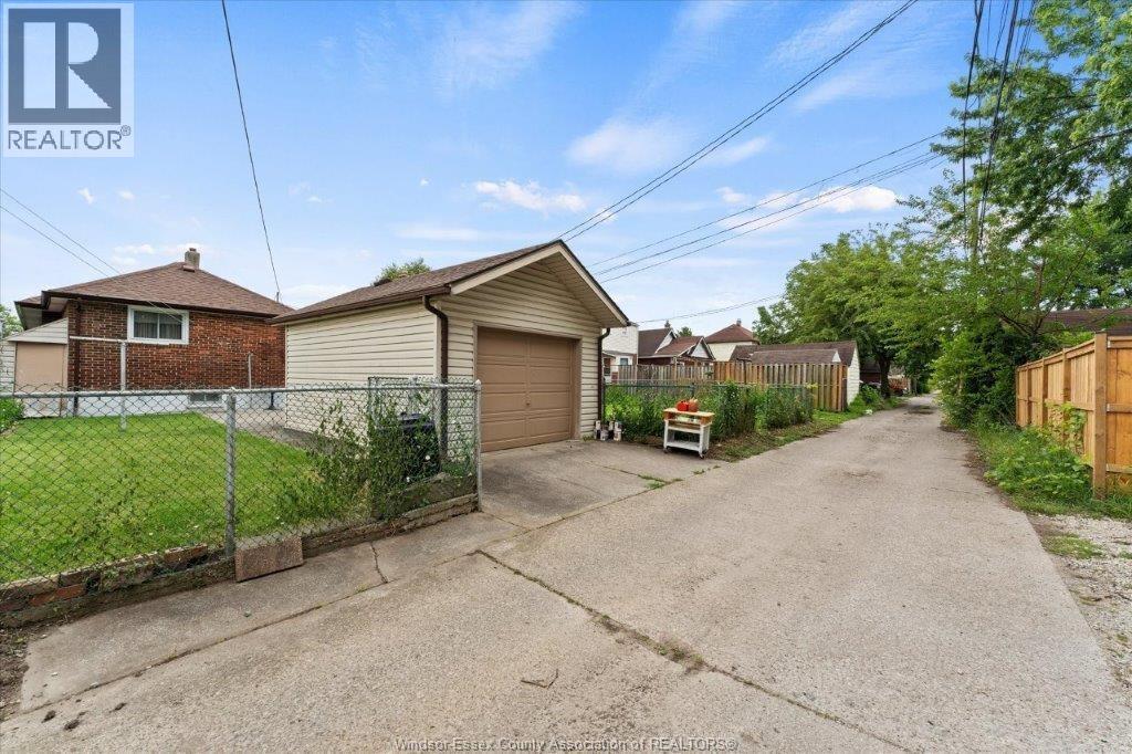 1663 ELSMERE - 37
