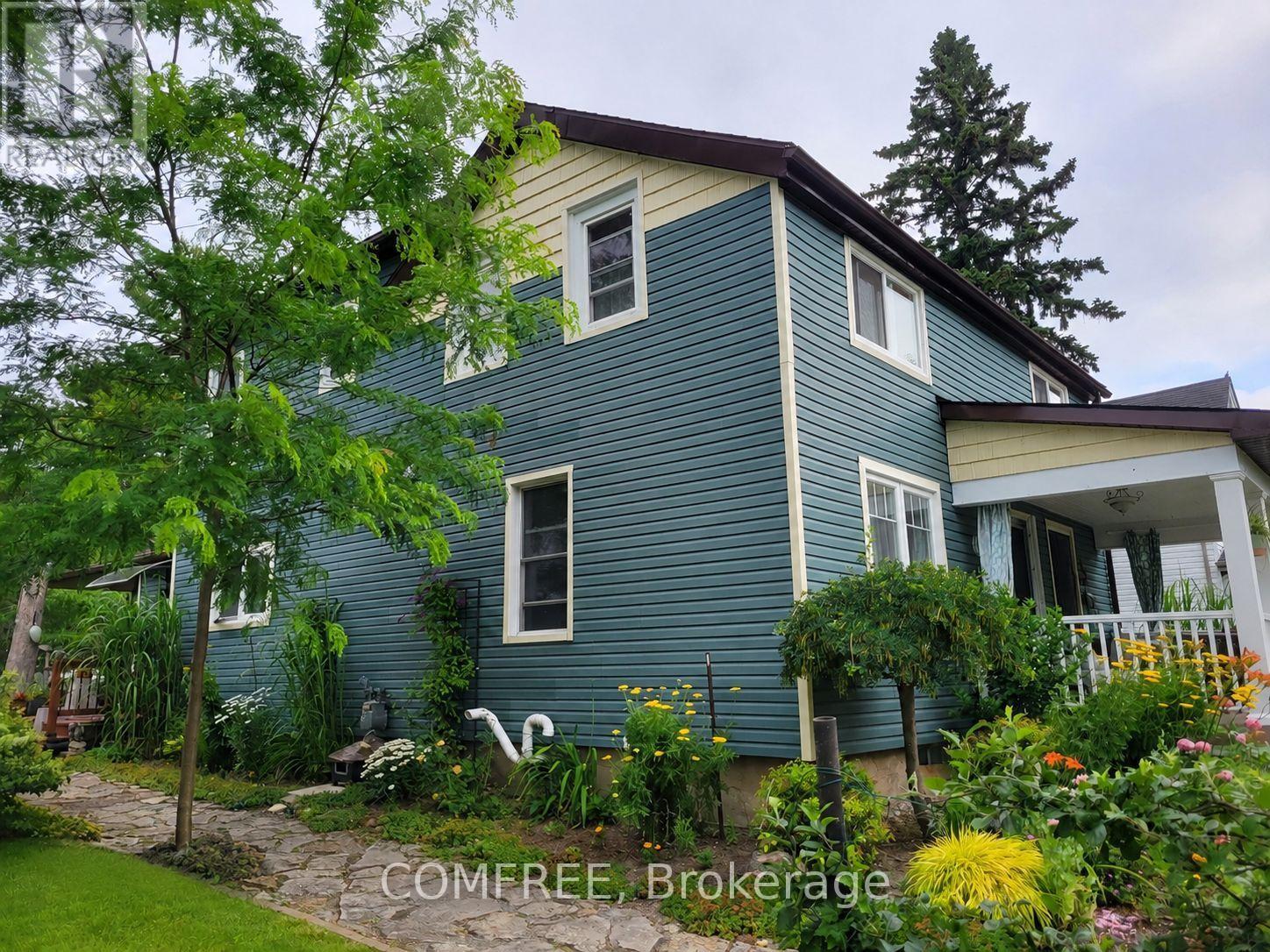 136 JOHN STREET, Gananoque — photo 2