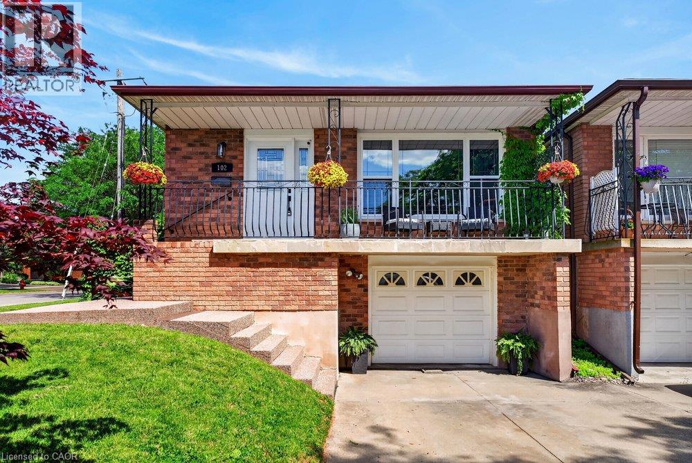 102 BIRCHLAWN Drive - 1