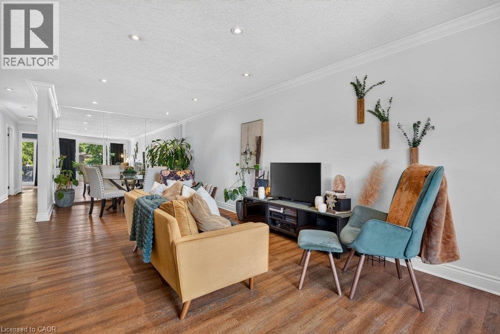 102 BIRCHLAWN Drive - Image 15