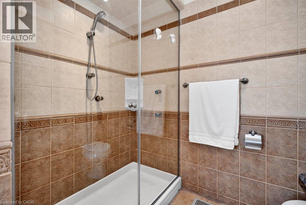 102 BIRCHLAWN Drive - Image 29