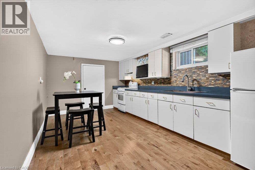 102 BIRCHLAWN Drive - 32