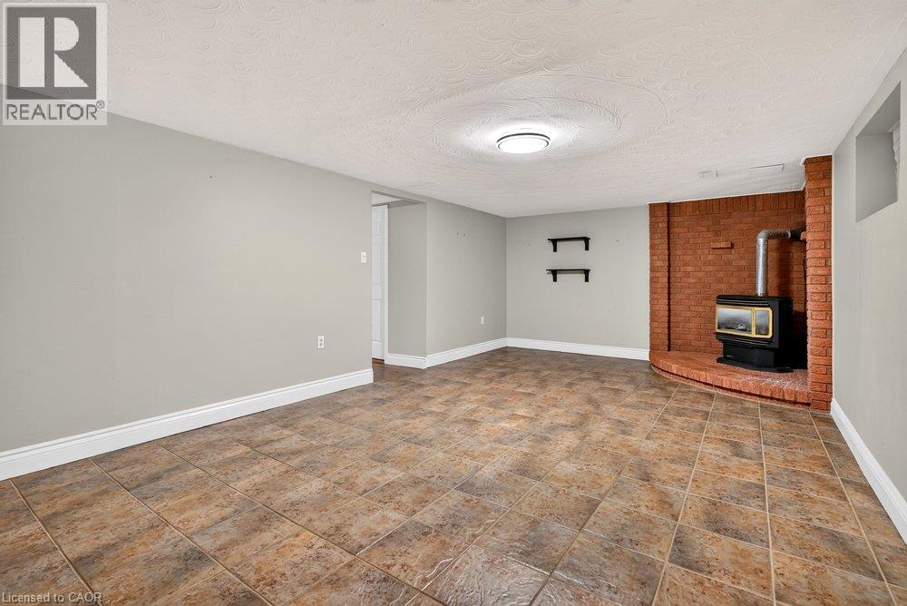102 BIRCHLAWN Drive - Image 34