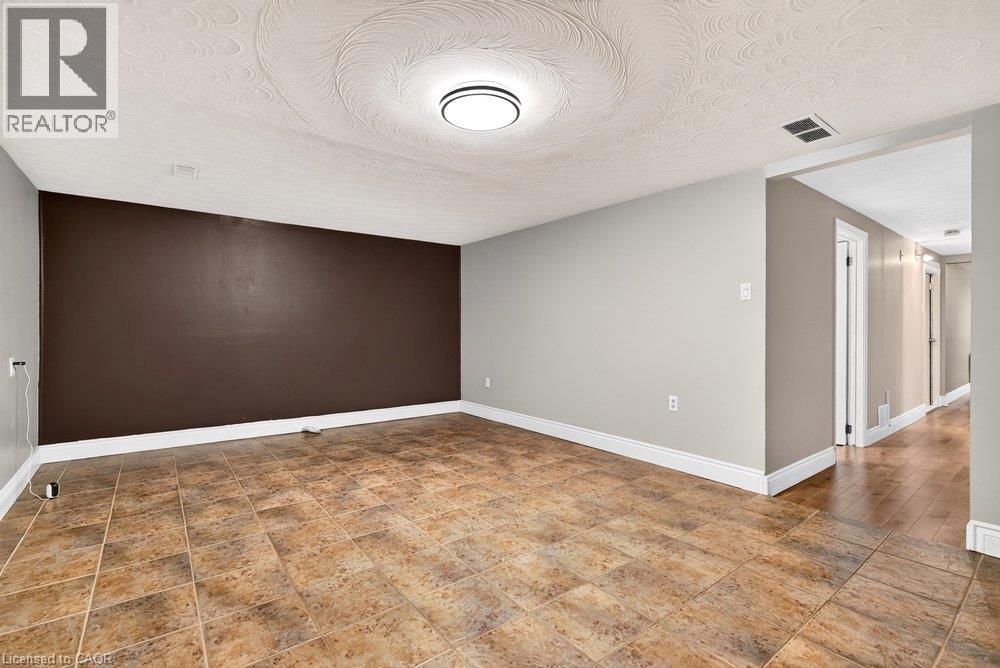102 BIRCHLAWN Drive - 35