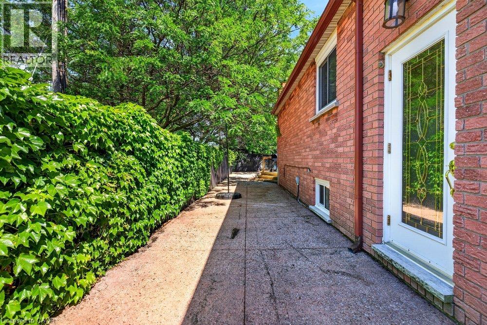 102 BIRCHLAWN Drive - Image 39