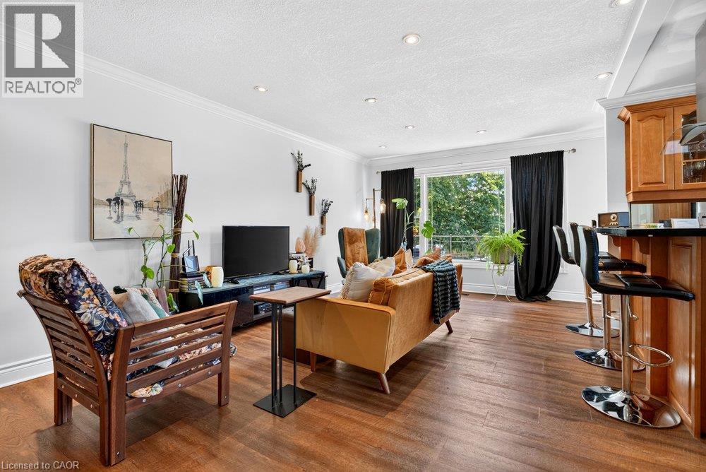 102 BIRCHLAWN Drive - 4
