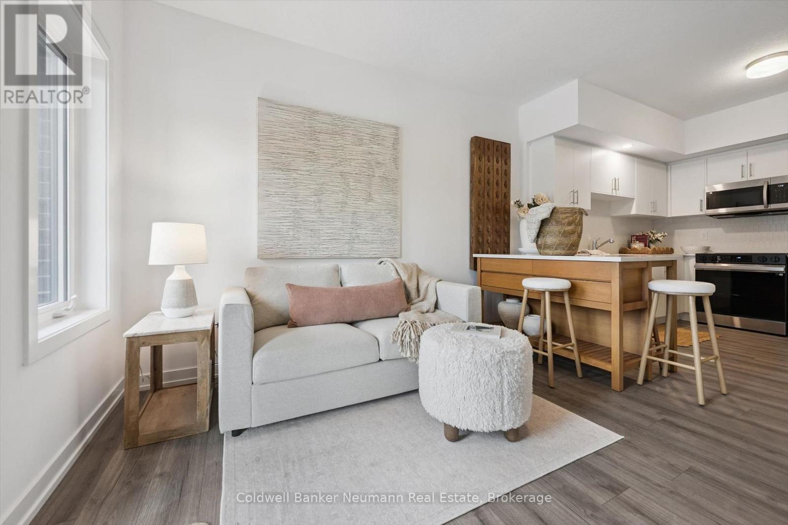 #78 940 ST. DAVID STREET N - 1