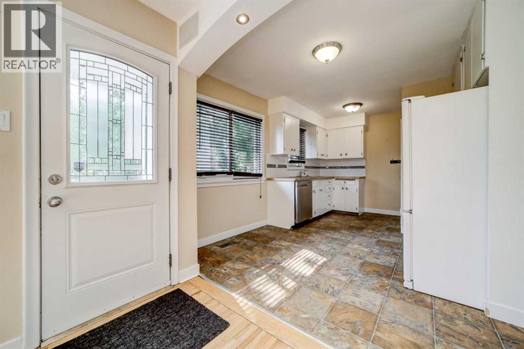 518 10 Street N - Image 11