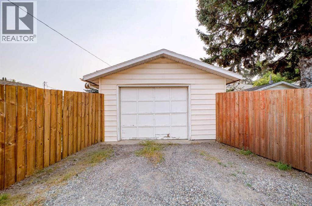 518 10 Street N - Image 44