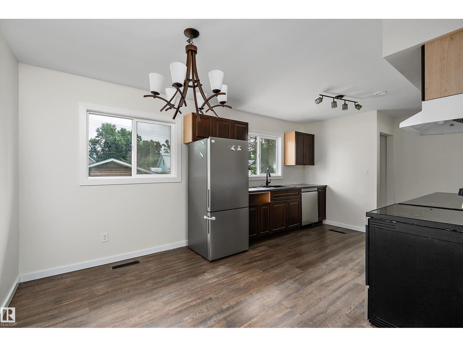 4728 48 AV - Image 11