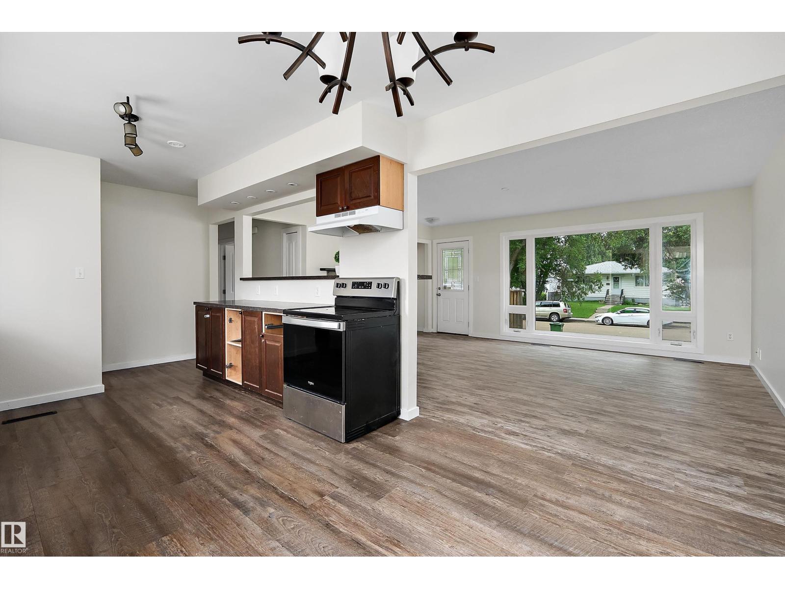 4728 48 AV - Image 12