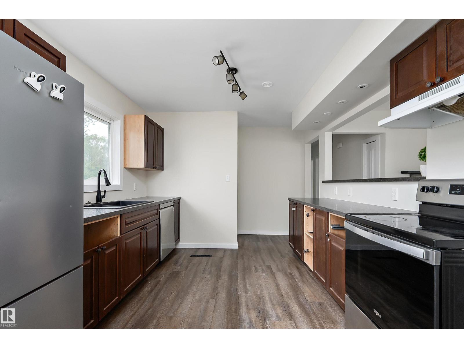 4728 48 AV - Image 13