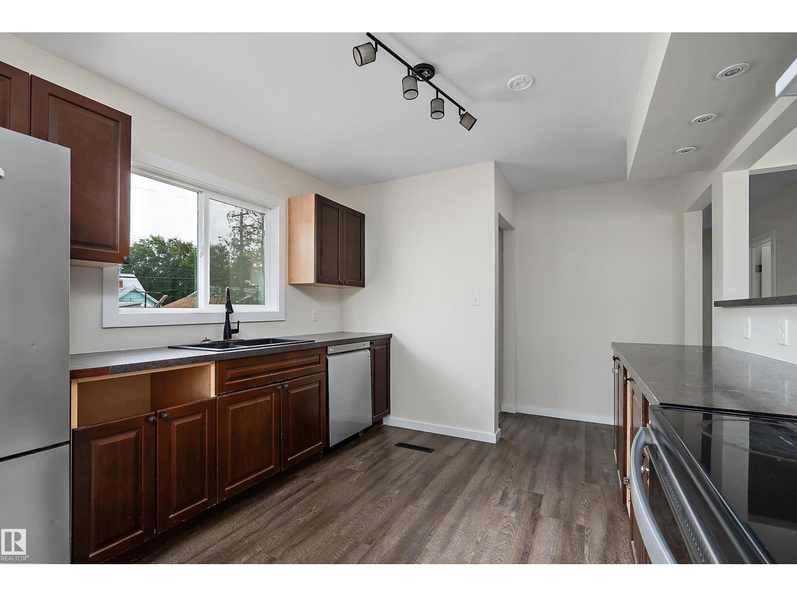 4728 48 AV - Image 14