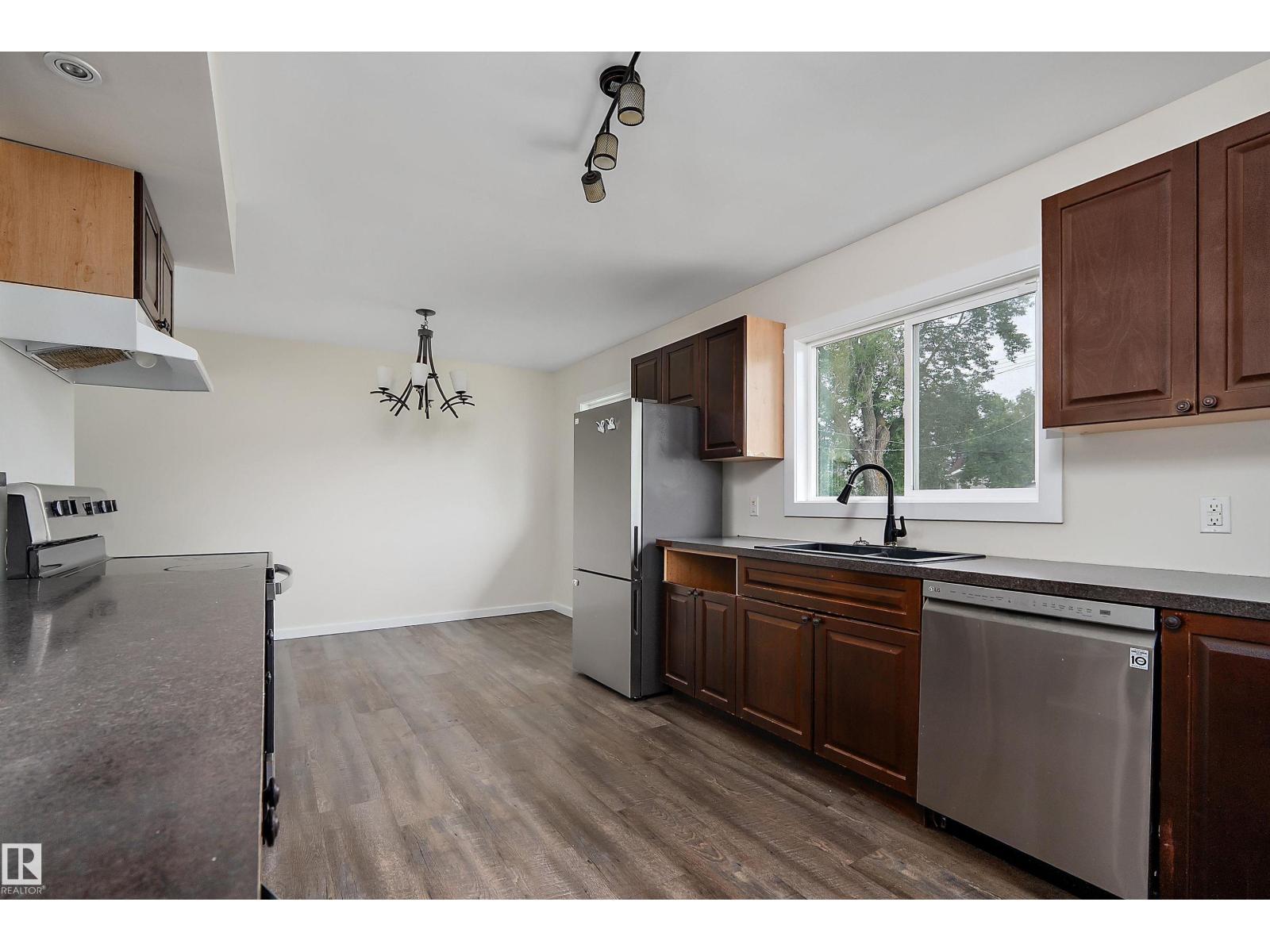 4728 48 AV - Image 15