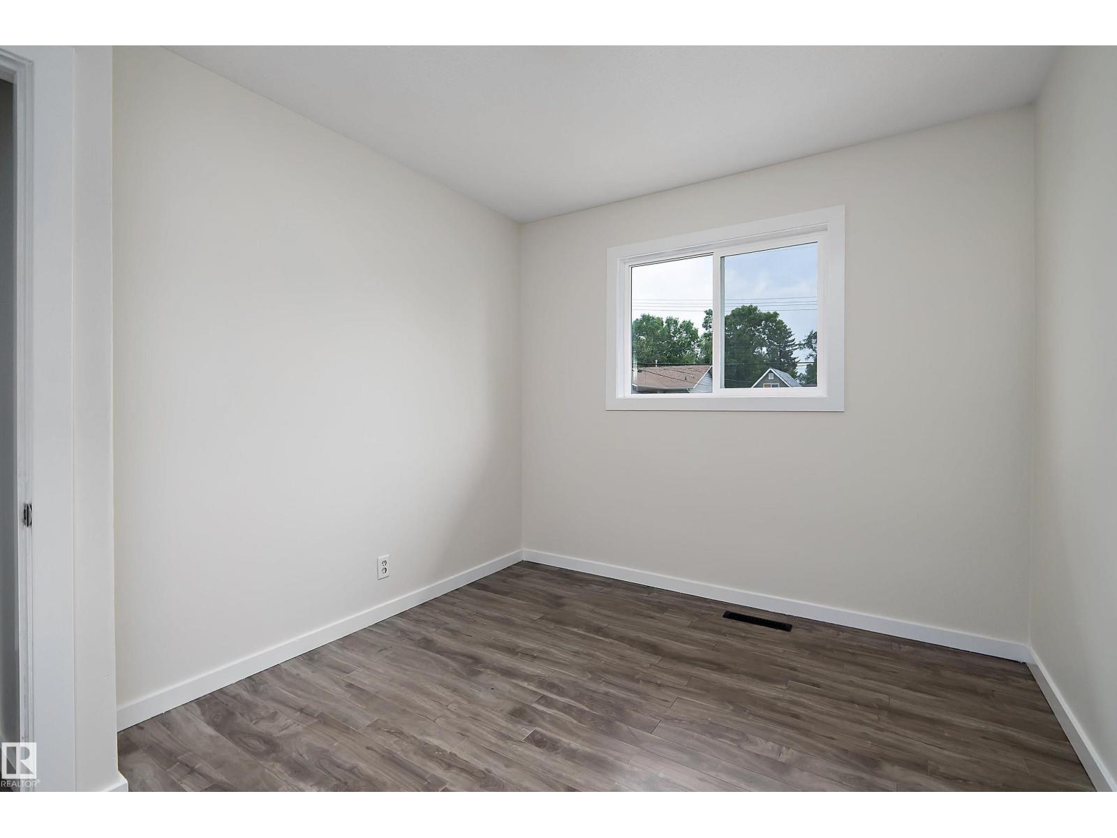 4728 48 AV - Image 23