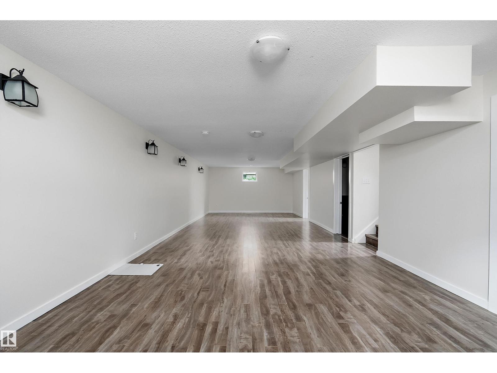 4728 48 AV - Image 26