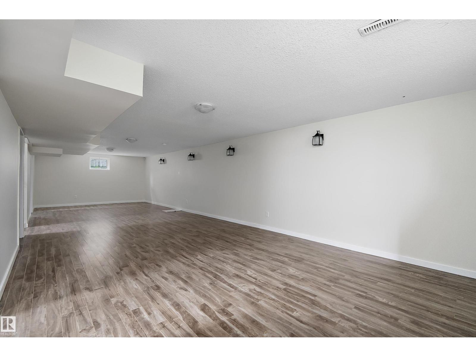 4728 48 AV - Image 28