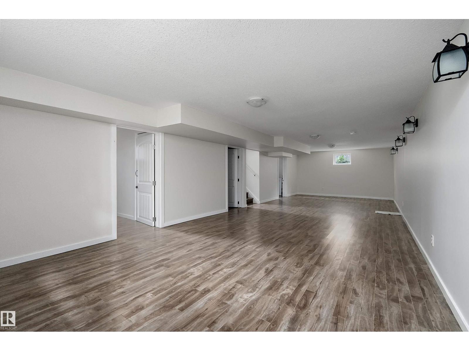 4728 48 AV - Image 29