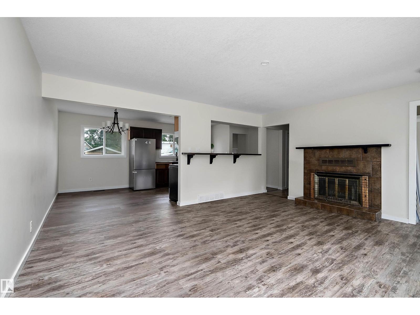 4728 48 AV - Image 7