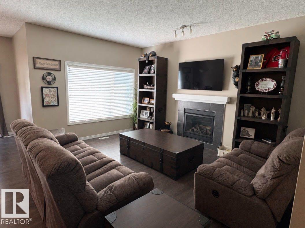 73 MEADOWVIEW LD, McLaughlin_SPGR, Spruce Grove photo 4