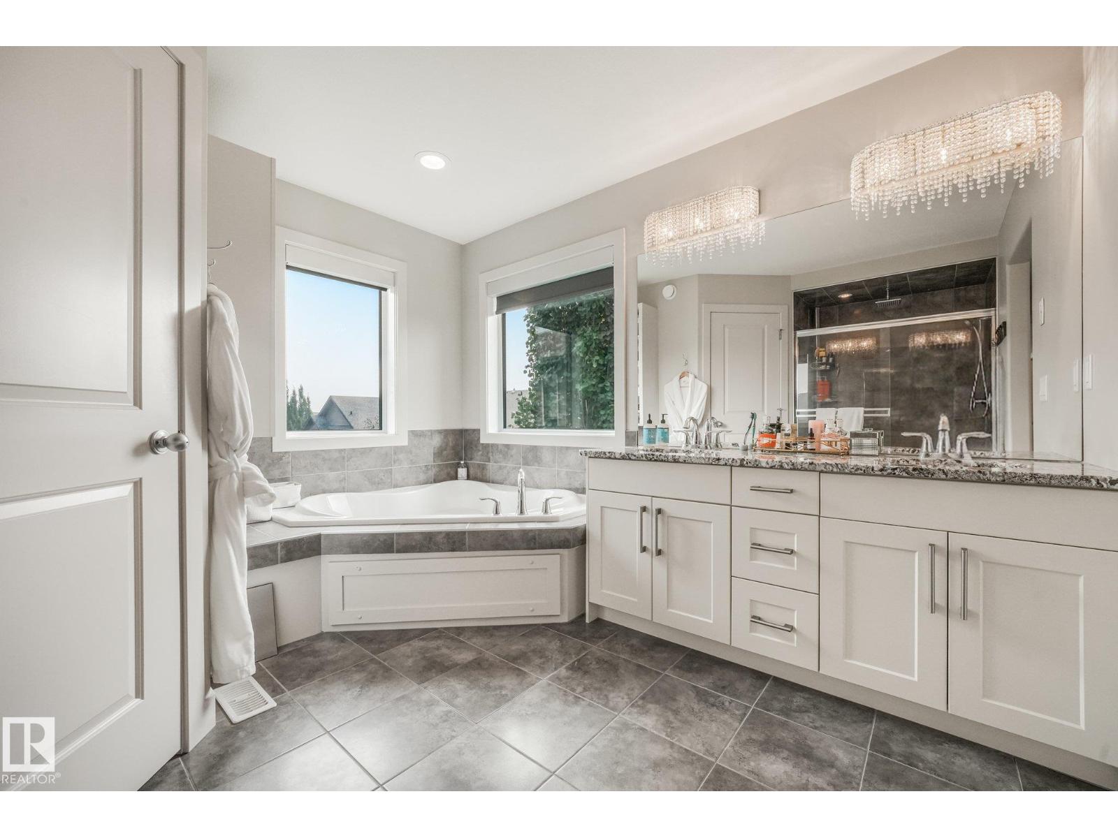 2722 KIRKLAND WY SW - 47