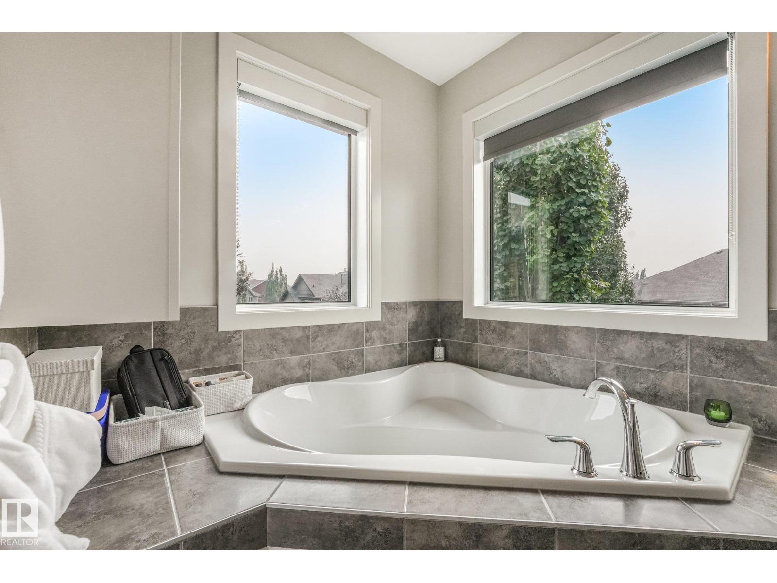 2722 KIRKLAND WY SW - 48