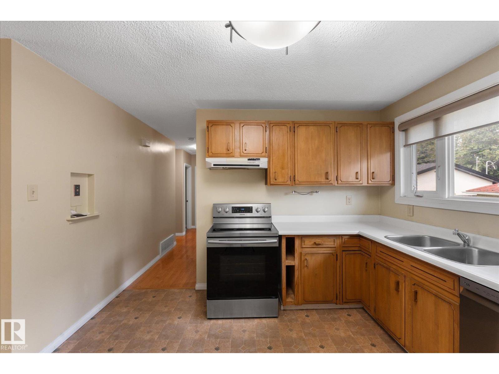 9219 148 ST NW - 12