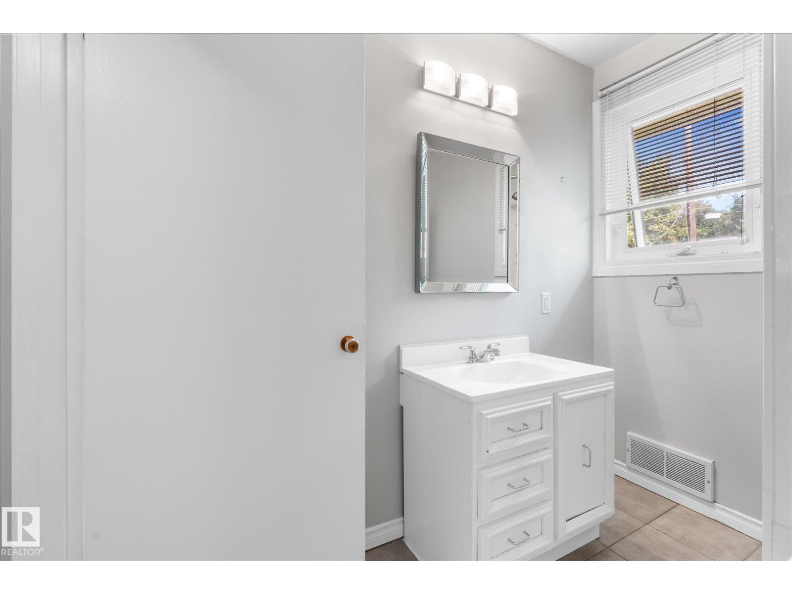 9219 148 ST NW - 21
