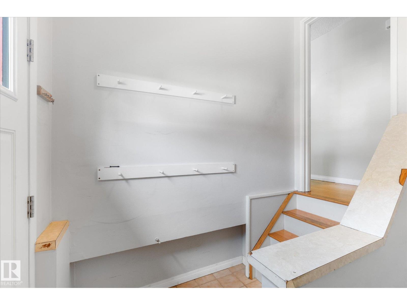 9219 148 ST NW - 23