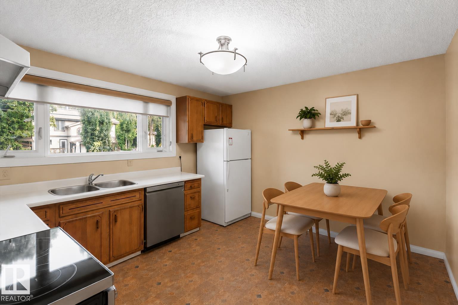 9219 148 ST NW - 8