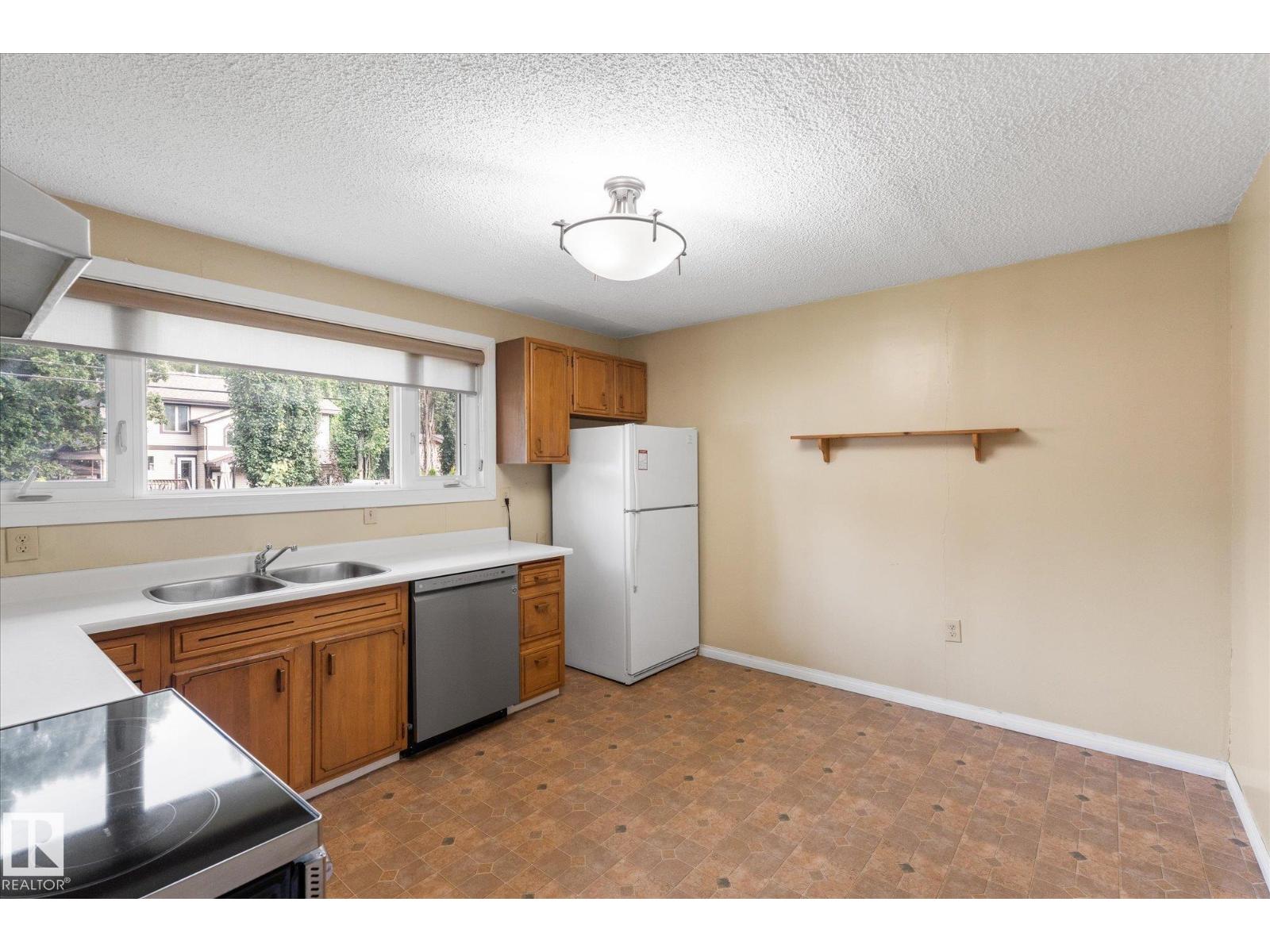 9219 148 ST NW - 9