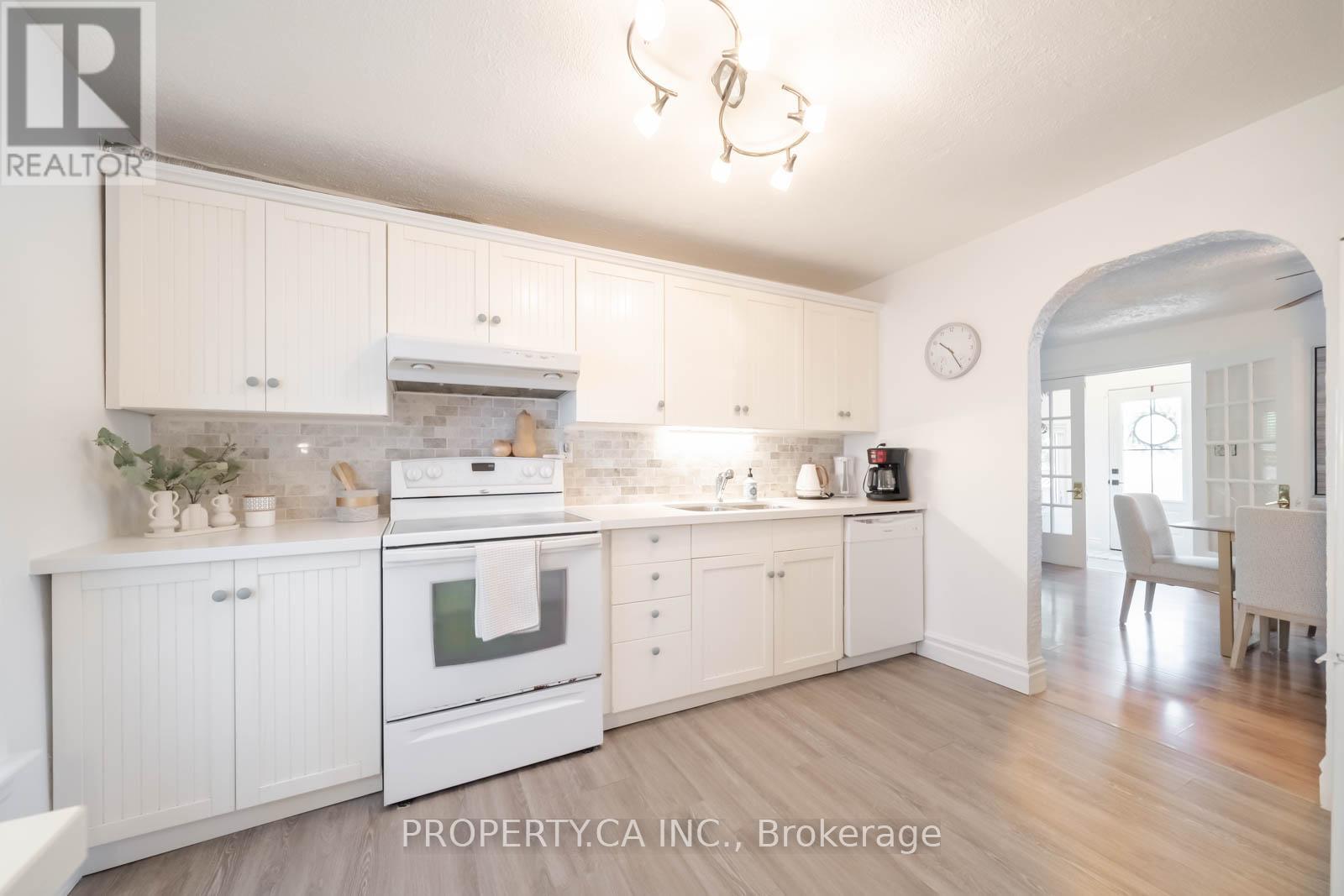 131 COOK'S BAY DRIVE - 21