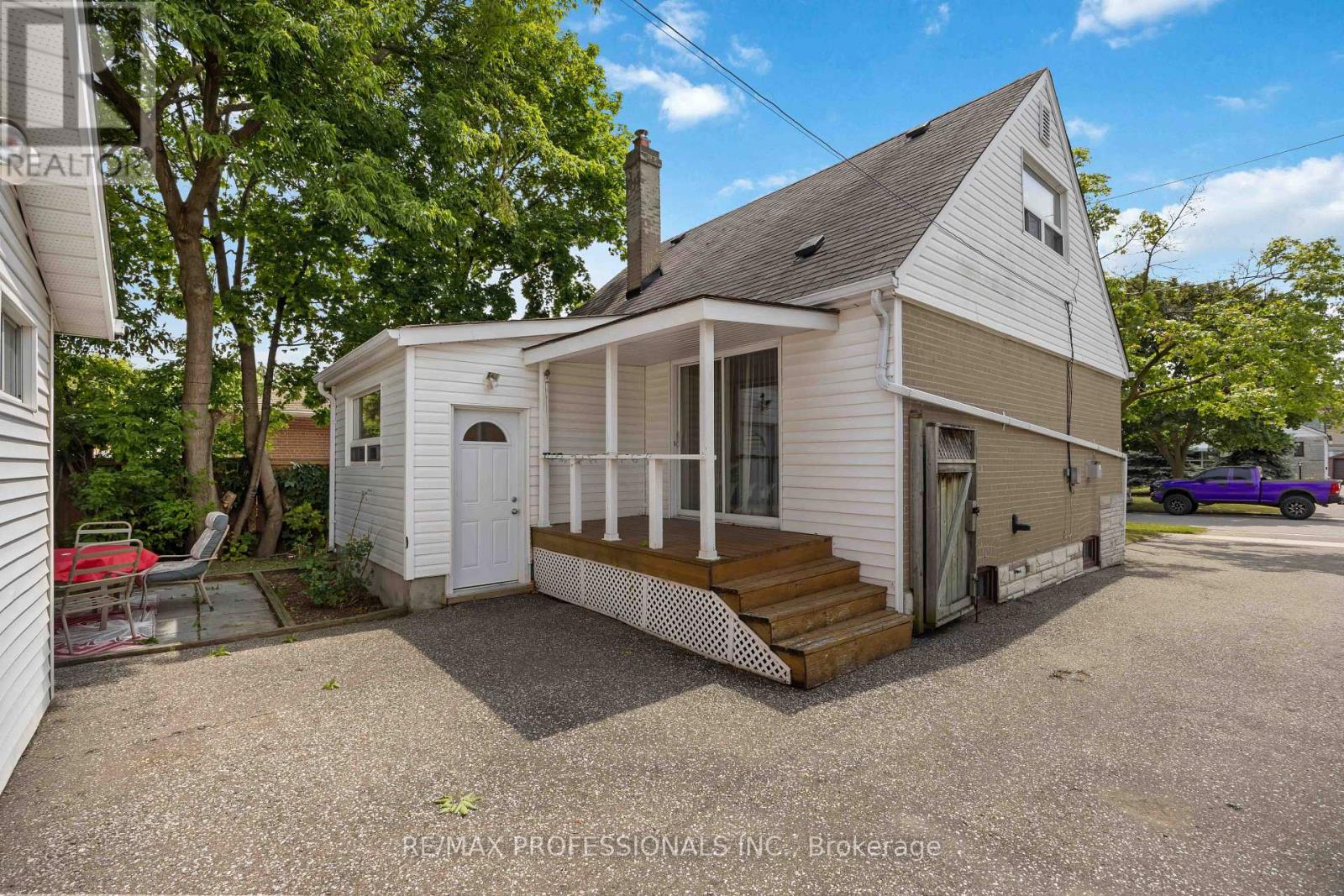 15 HUNTSMOOR ROAD - 13