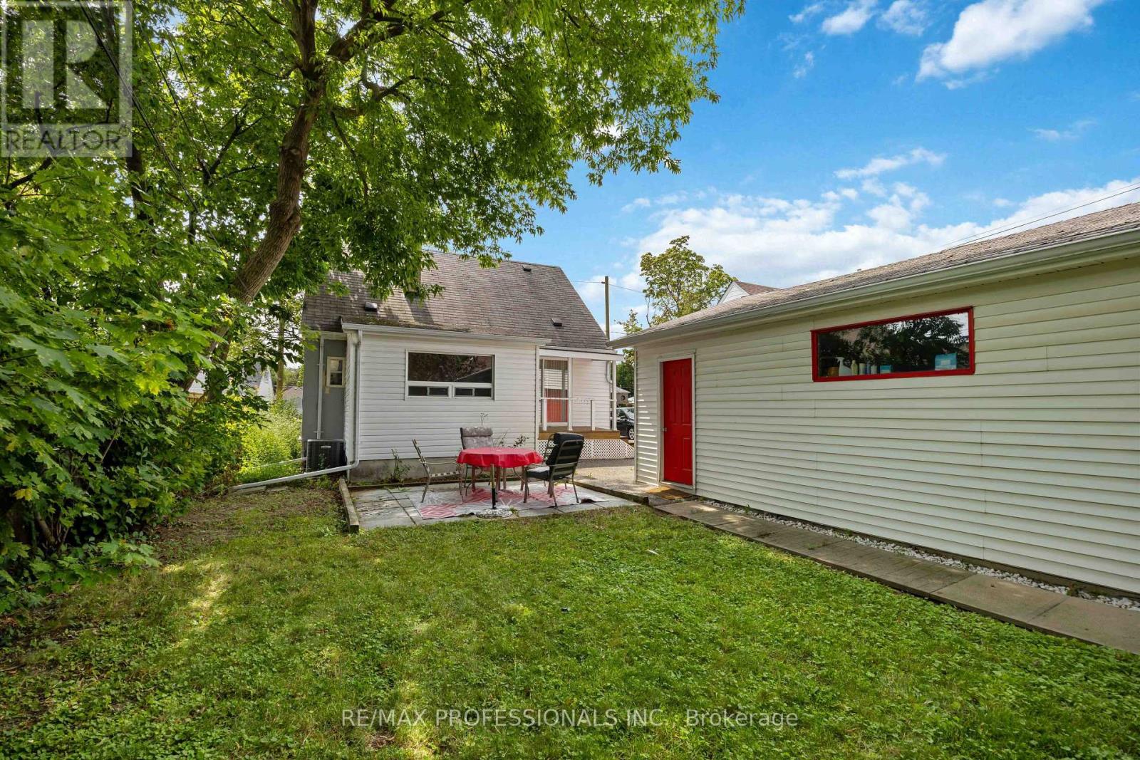 15 HUNTSMOOR ROAD - 15