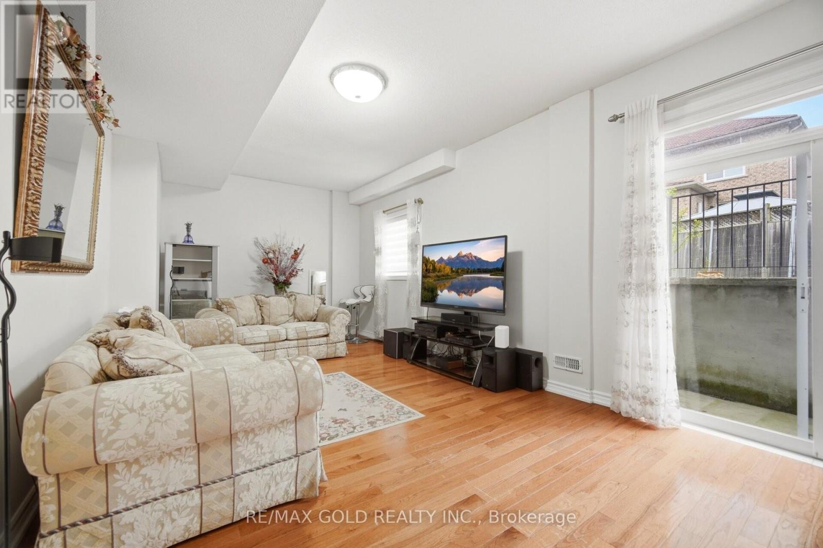 77 TRAILSIDE WALK - Image 11