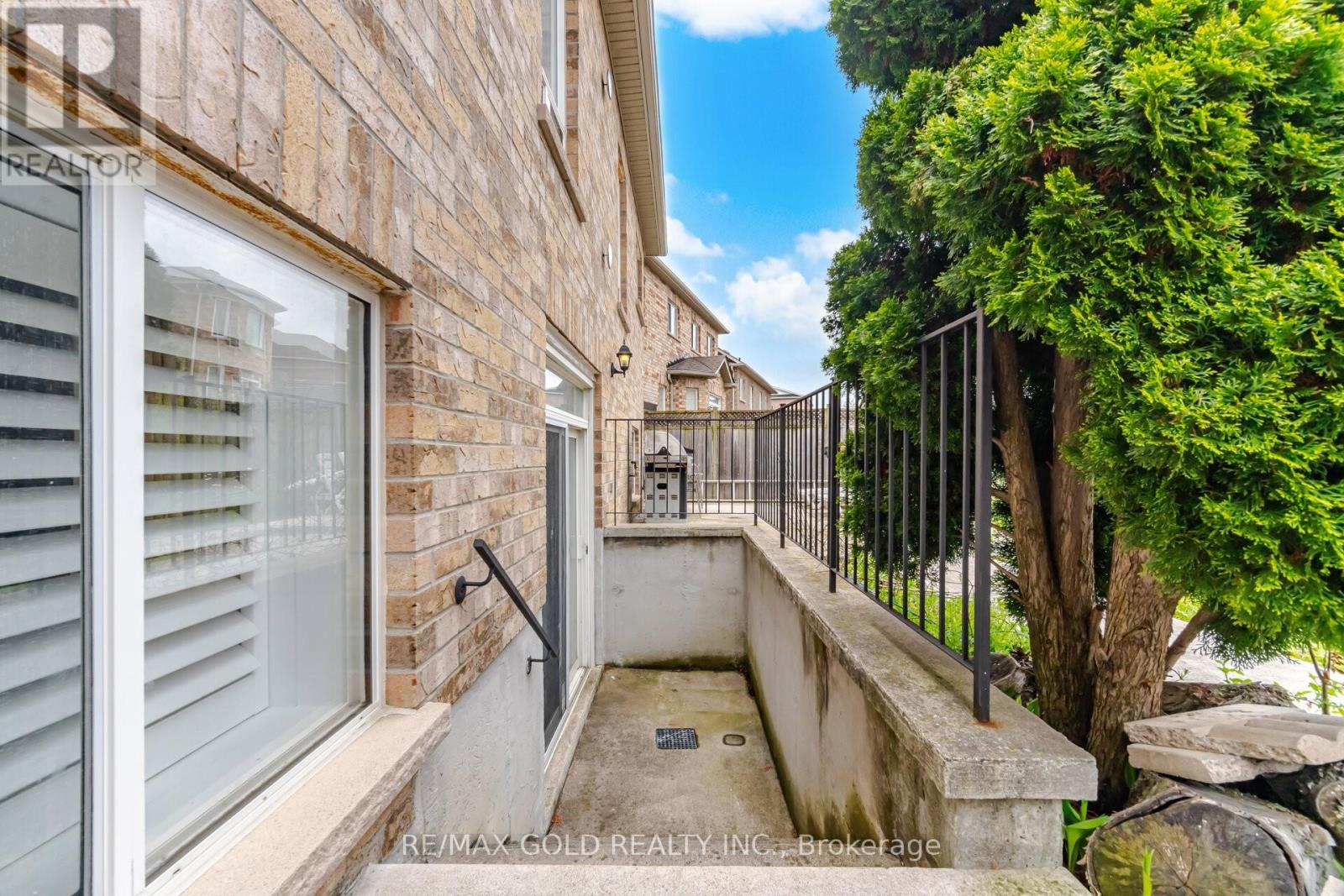 77 TRAILSIDE WALK - 26