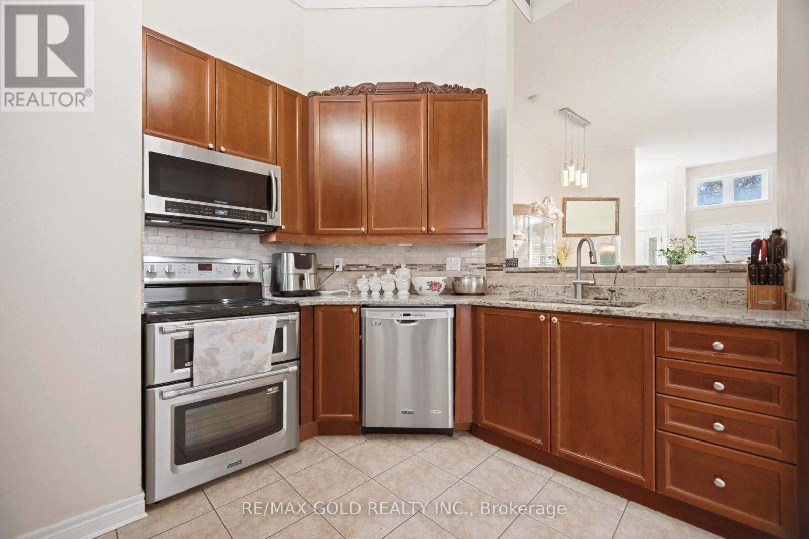 77 TRAILSIDE WALK - 8