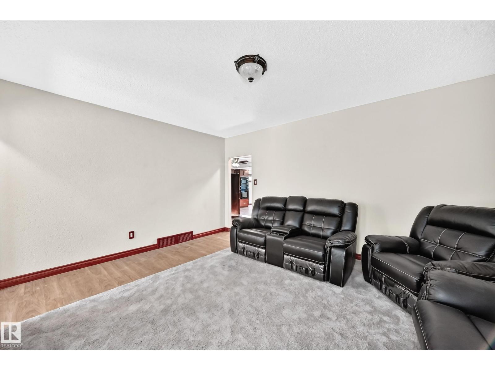 9719 71 AV NW - Image 10
