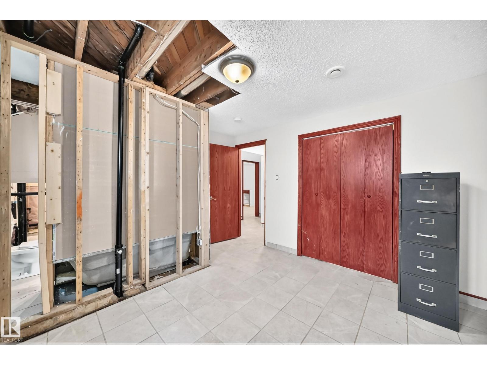 9719 71 AV NW - Image 44