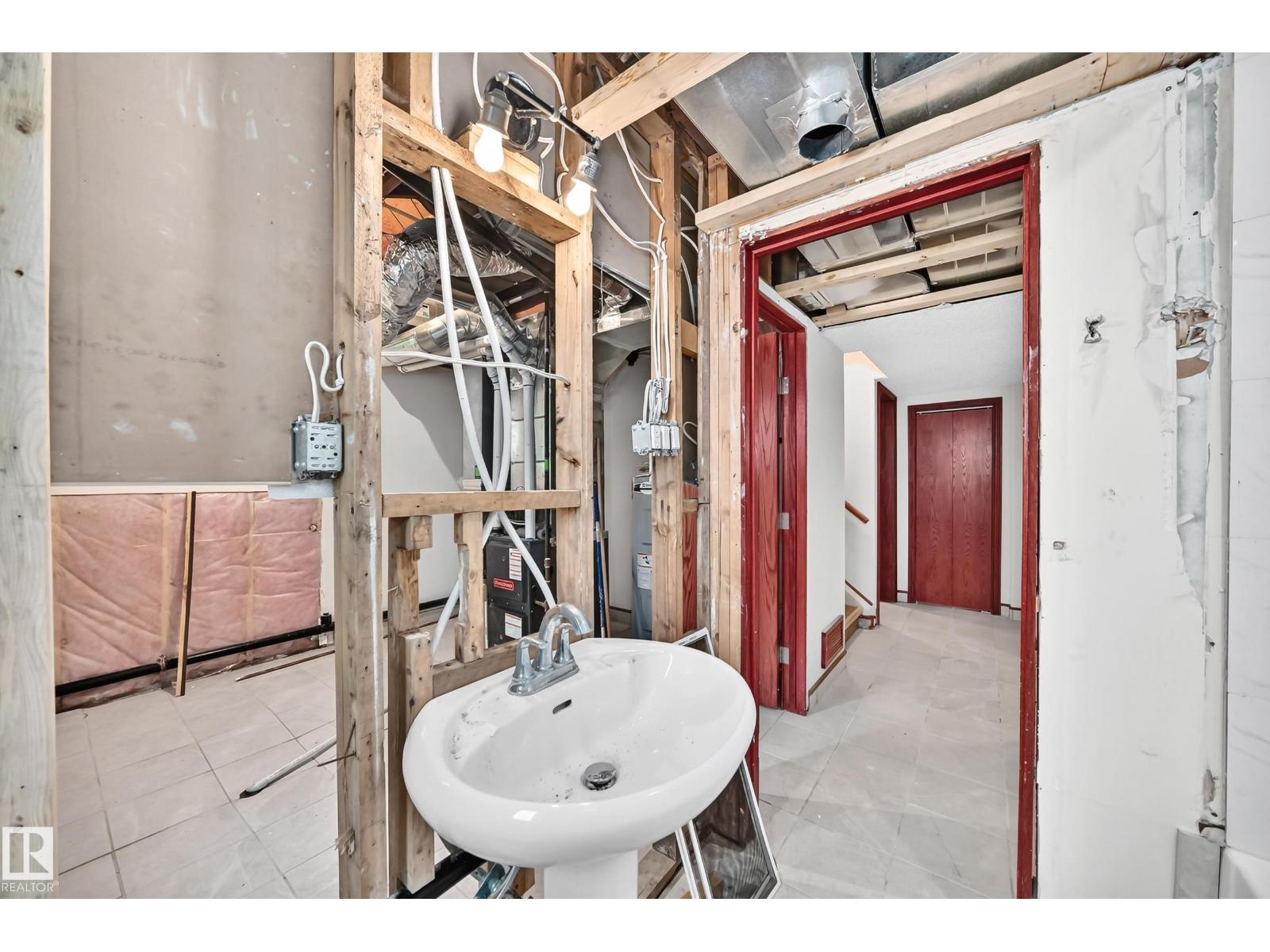 9719 71 AV NW - Image 53