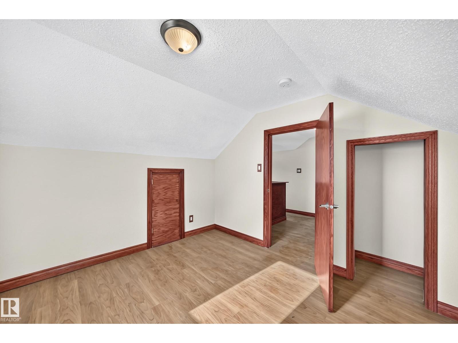 9719 71 AV NW - 35